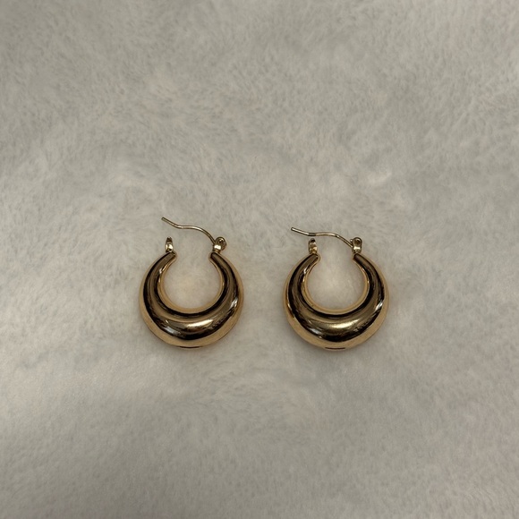 Gold hoop earrings - Picture 1 of 3